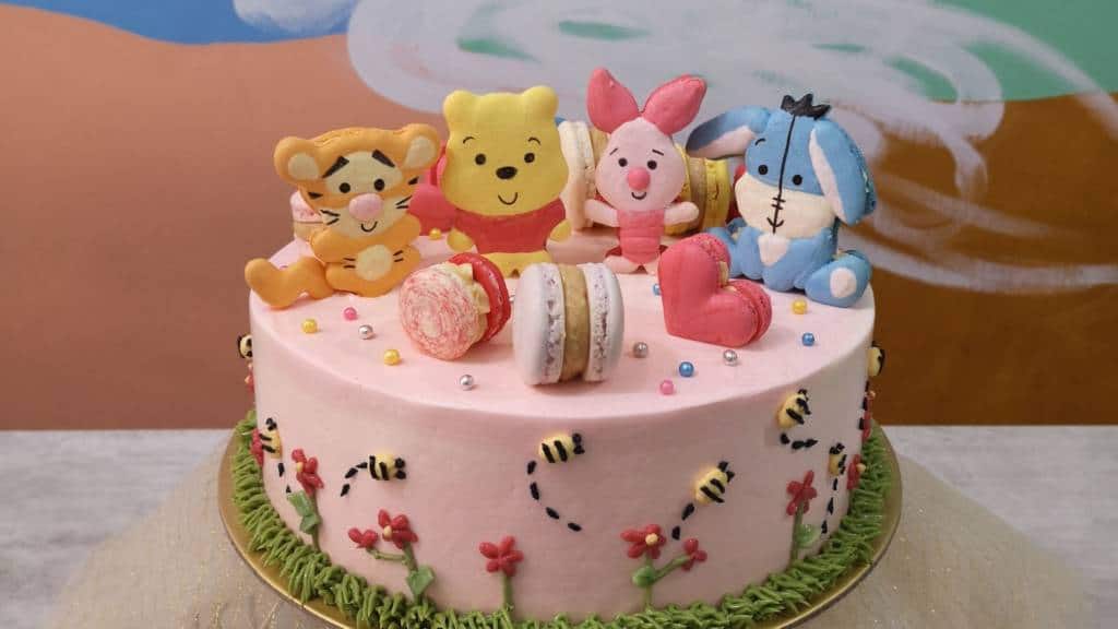 Complex Character Macarons – Pooh and Friends