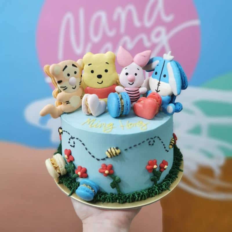 Nanatang Baking Studio Winnie The Pooh and Friends Macarons Cake