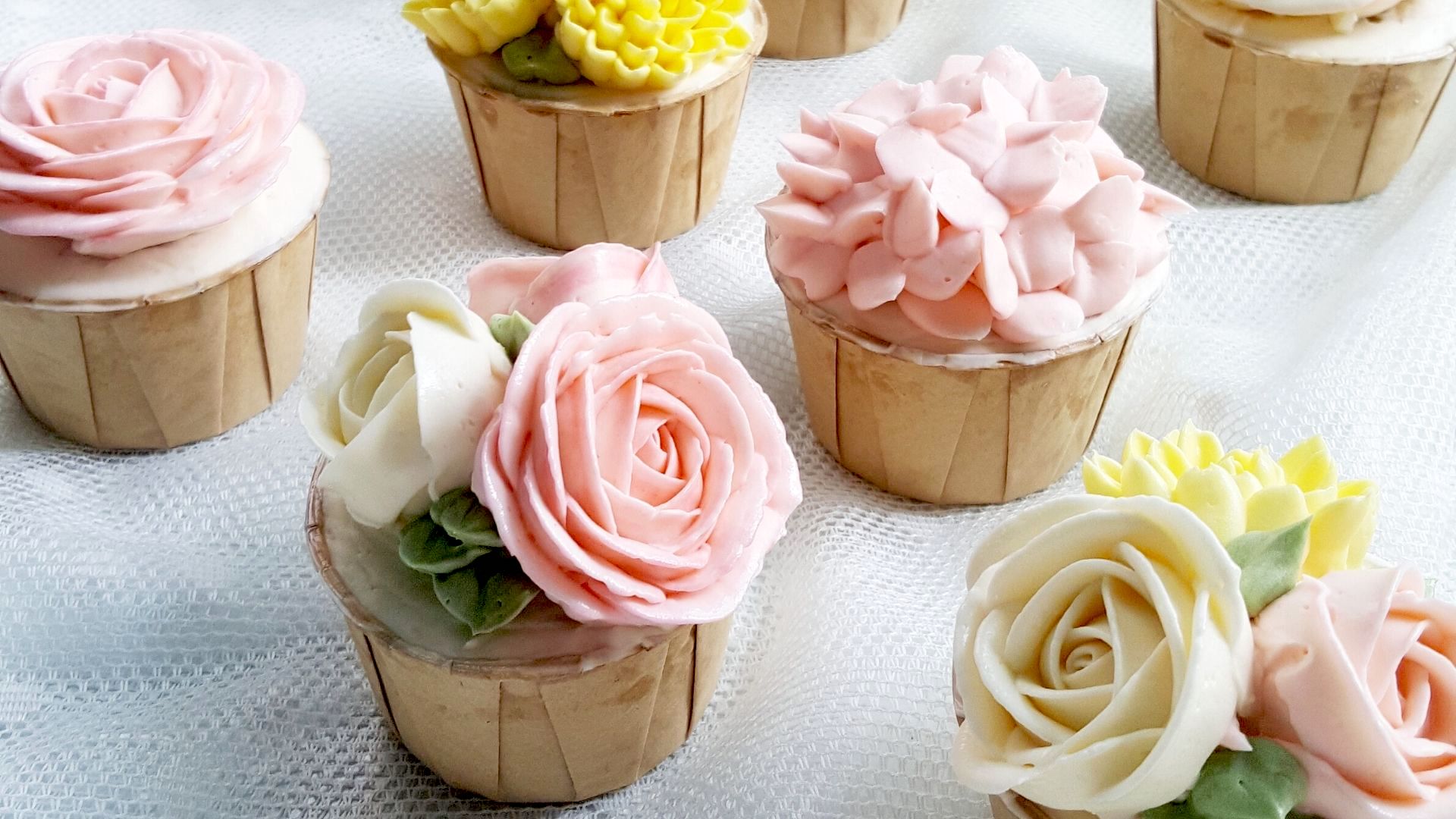Korean Glossy Buttercream Floral Cake Nanatang Studio Baking Class Banne
