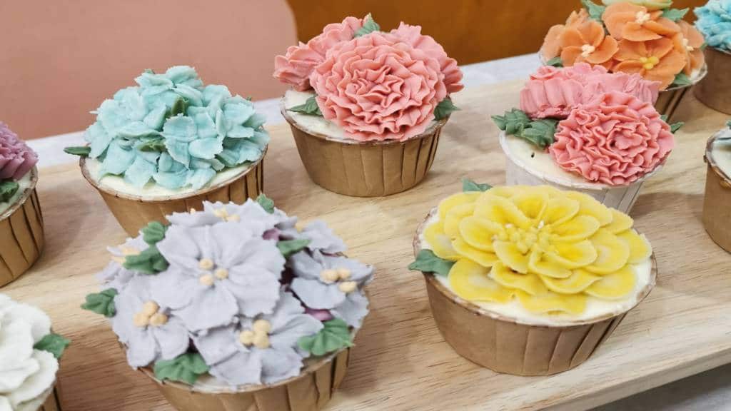 Korean Beanpaste Floral Cupcakes